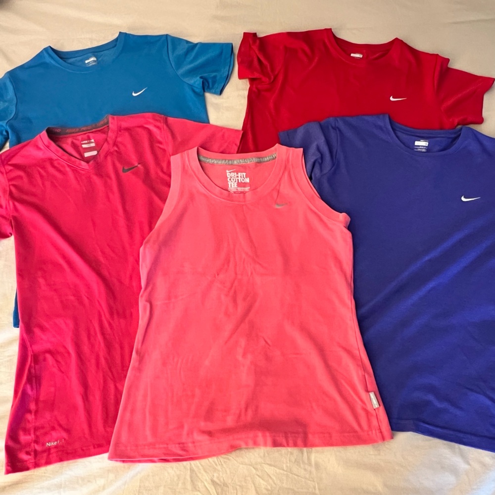 Nike Women’s fitness tops (sold as - lot)